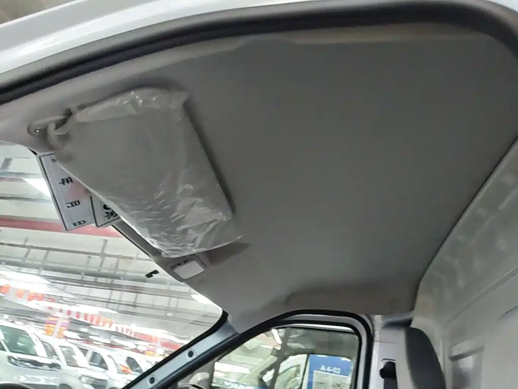 Wuling Yangguang — миниатюра 18