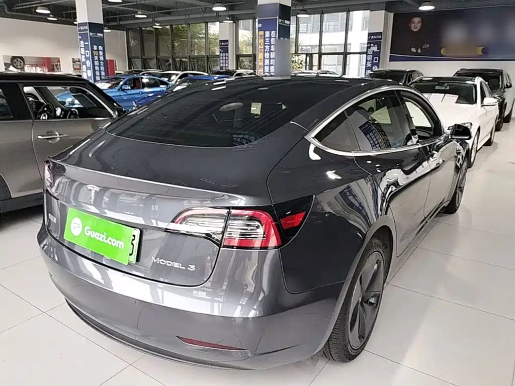 Tesla Model 3 — миниатюра 7