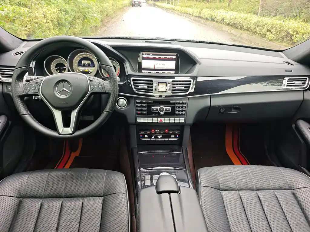 Mercedes-Benz E-Class — миниатюра 9