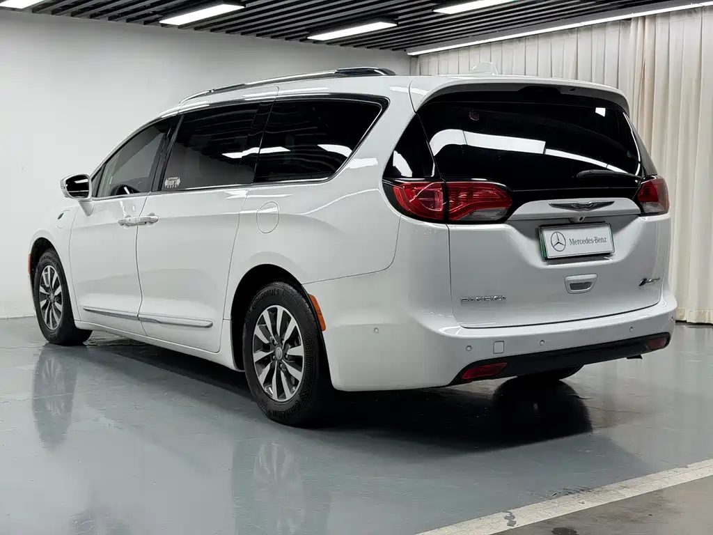Chrysler Grand Voyager PHEV (Import) — миниатюра 17