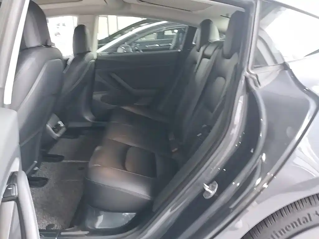 Tesla Model 3 — миниатюра 17