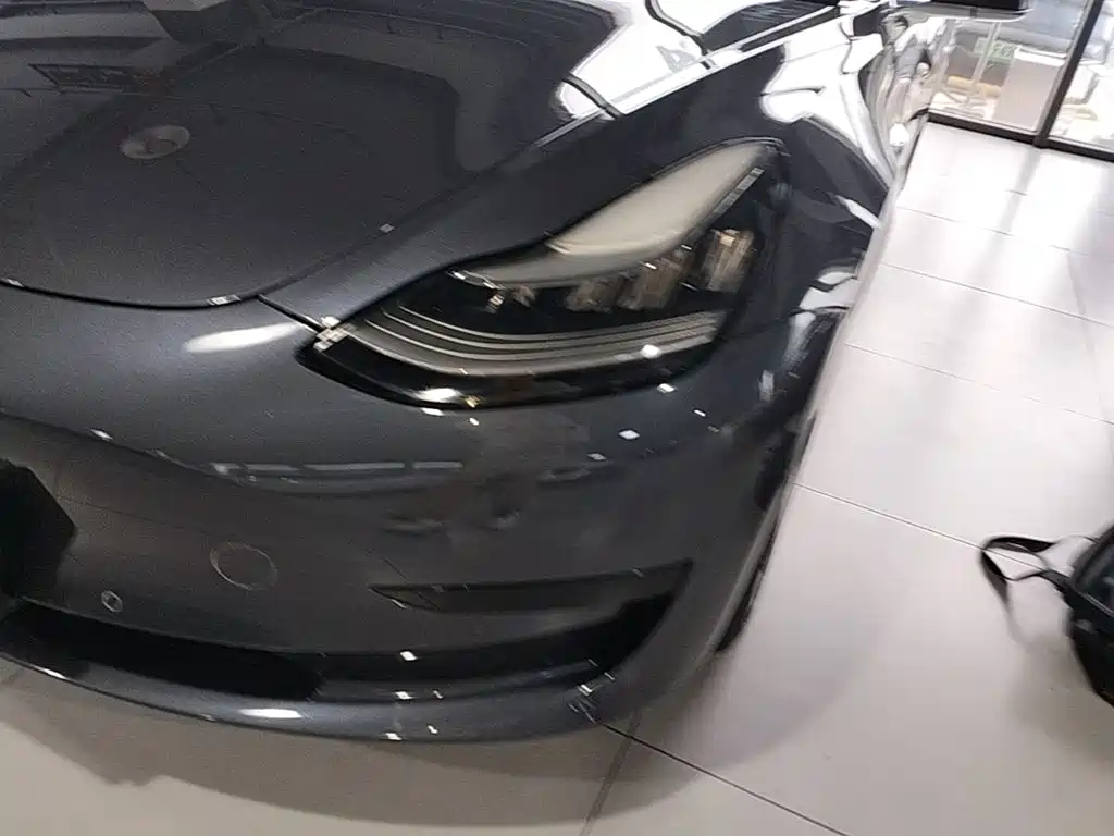 Tesla Model 3 — миниатюра 24
