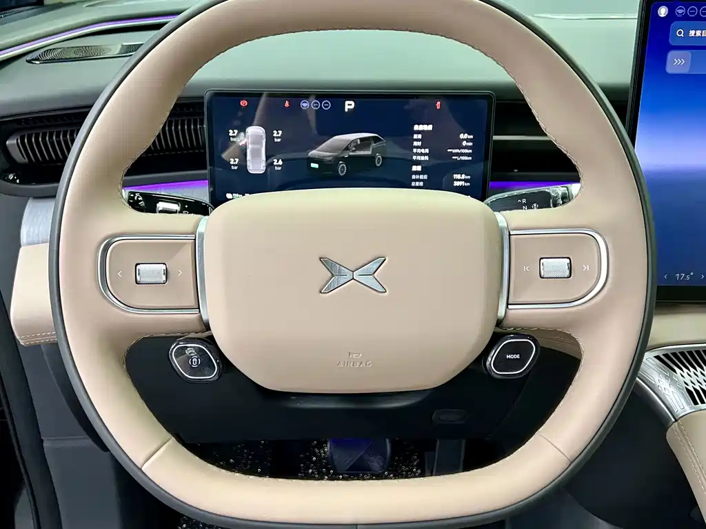 XPeng X9 — миниатюра 6