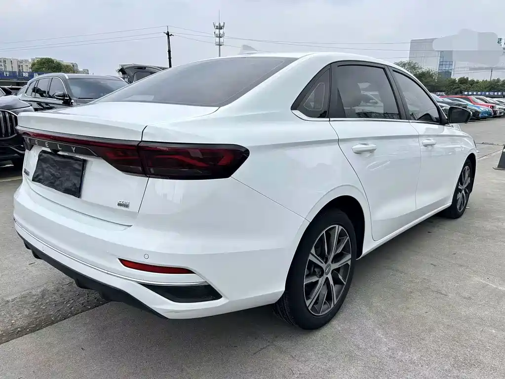 Geely Emgrand — миниатюра 7