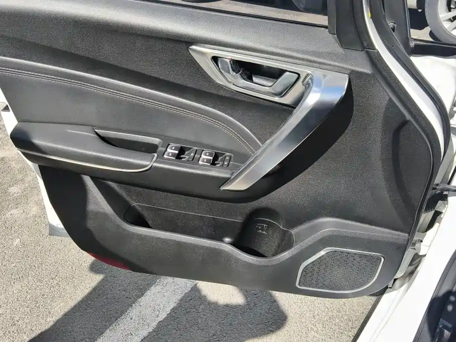 Geely Vision X3 — миниатюра 7