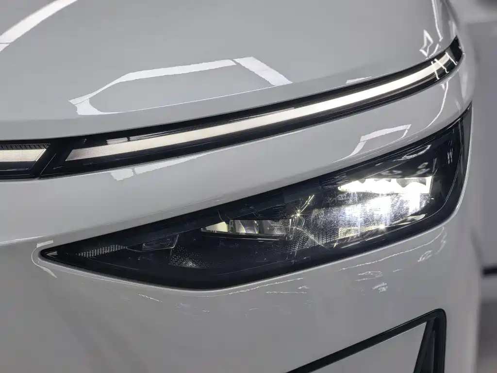 XPeng X9 — миниатюра 3