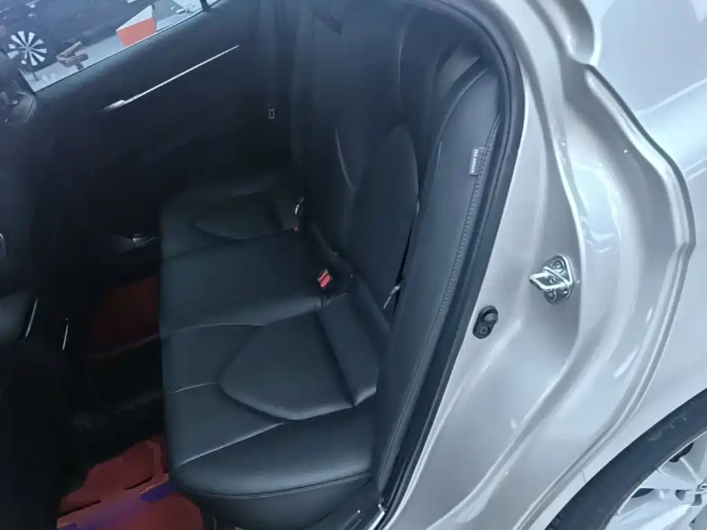 Toyota Camry — миниатюра 17