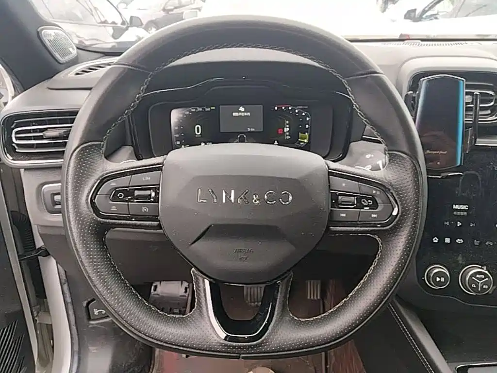 Lynk & Co 03 — миниатюра 11