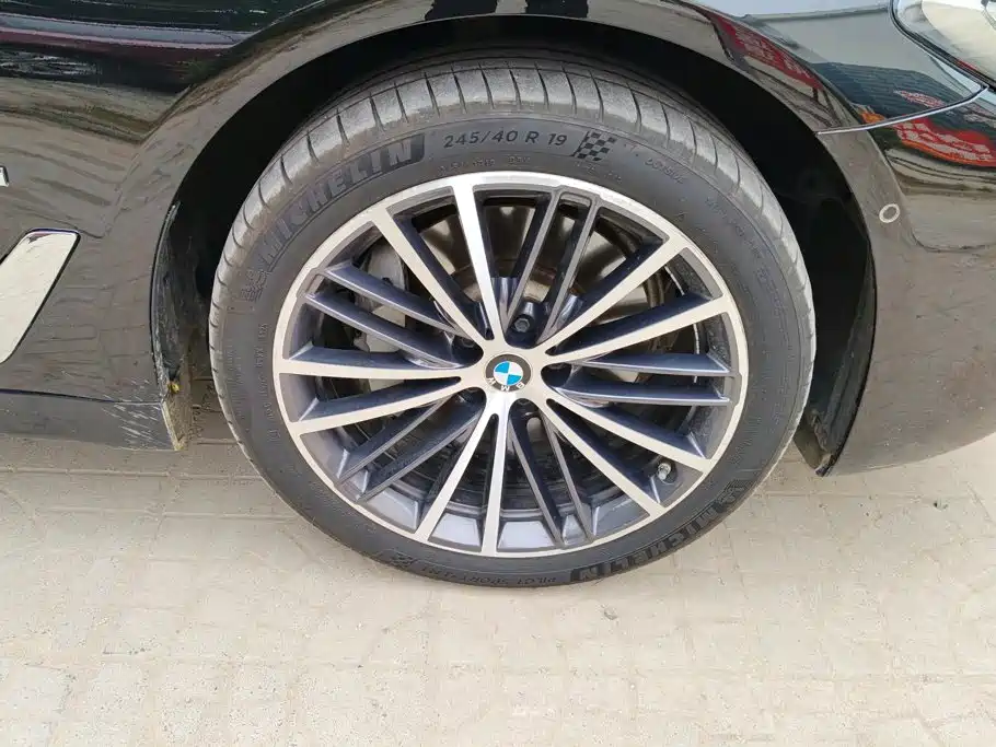 BMW 5 Series — миниатюра 6