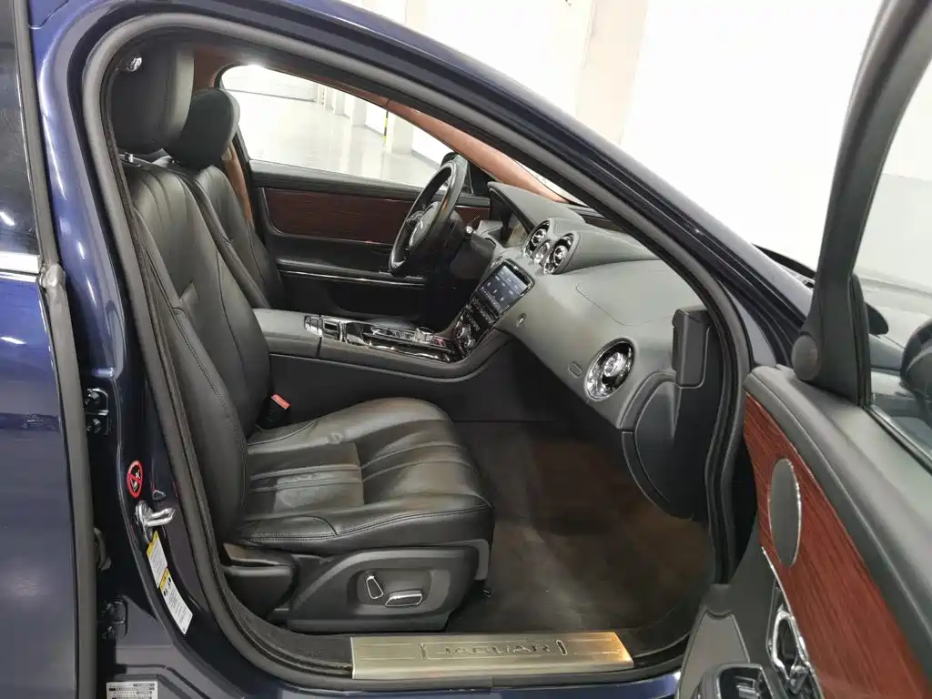 Jaguar XJ — миниатюра 23