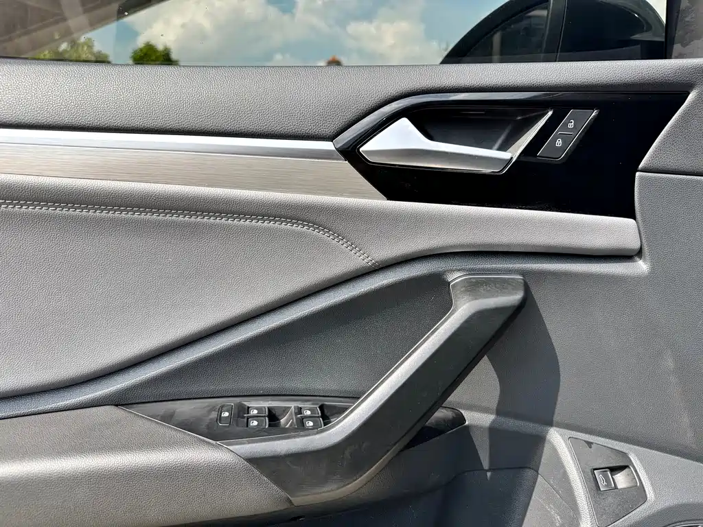 Volkswagen Sagitar — миниатюра 10