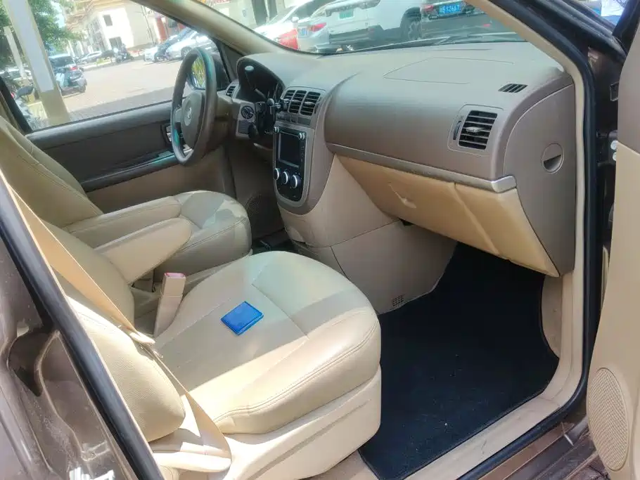 Buick GL8 — миниатюра 8