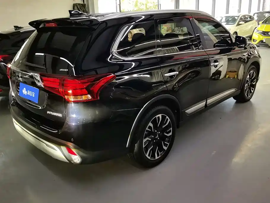 Mitsubishi Outlander — миниатюра 3