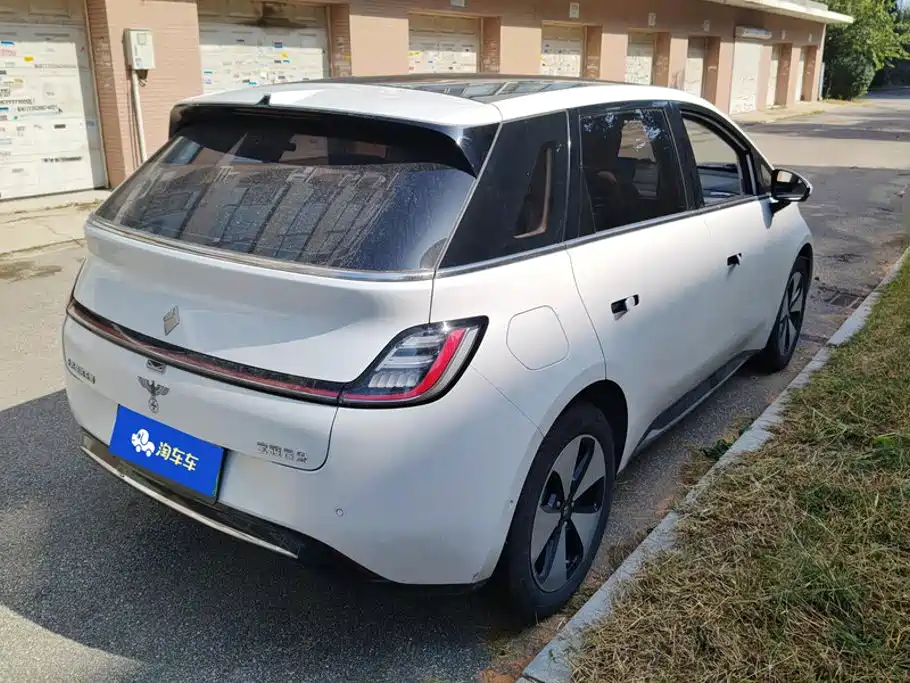Baojun Yunduo — миниатюра 3