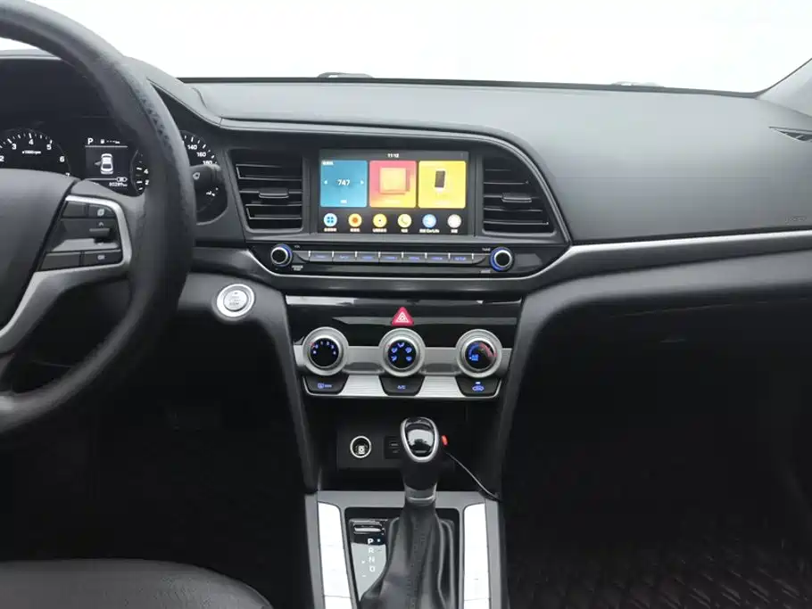 Hyundai Elantra — миниатюра 13