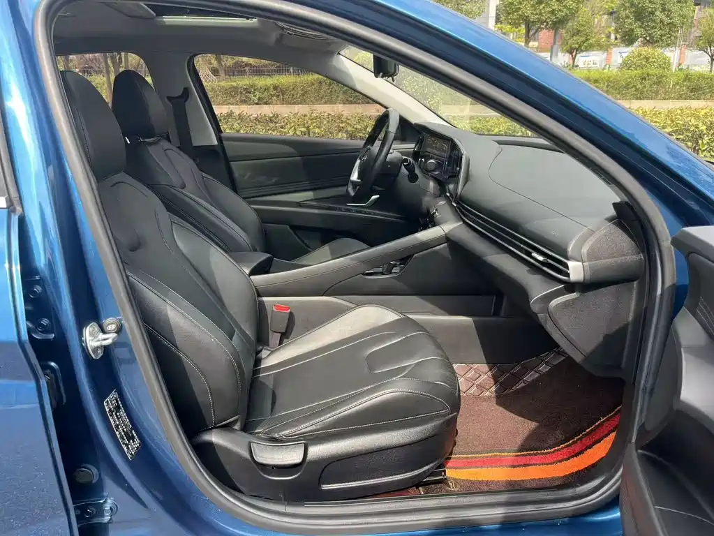 Hyundai Elantra — миниатюра 6
