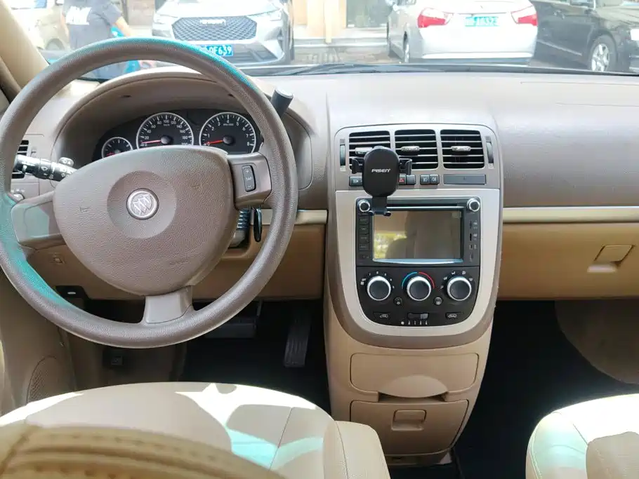 Buick GL8 — миниатюра 12