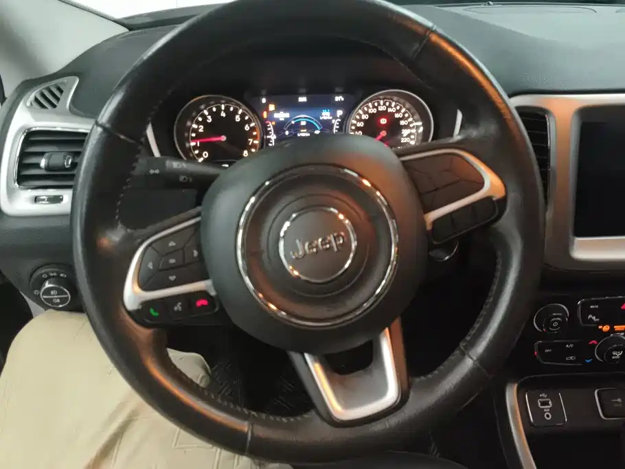 Jeep Compass — миниатюра 15
