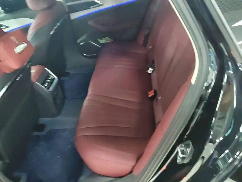 Hongqi Hongqi H5 — миниатюра 17
