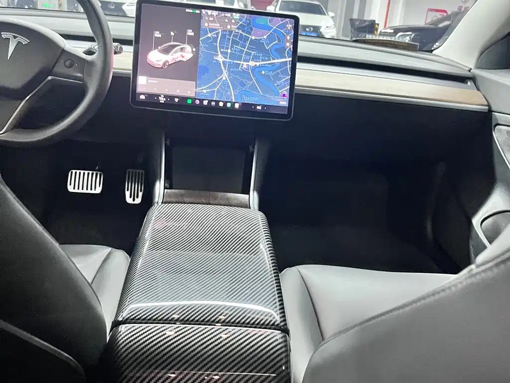 Tesla Model 3 — миниатюра 10