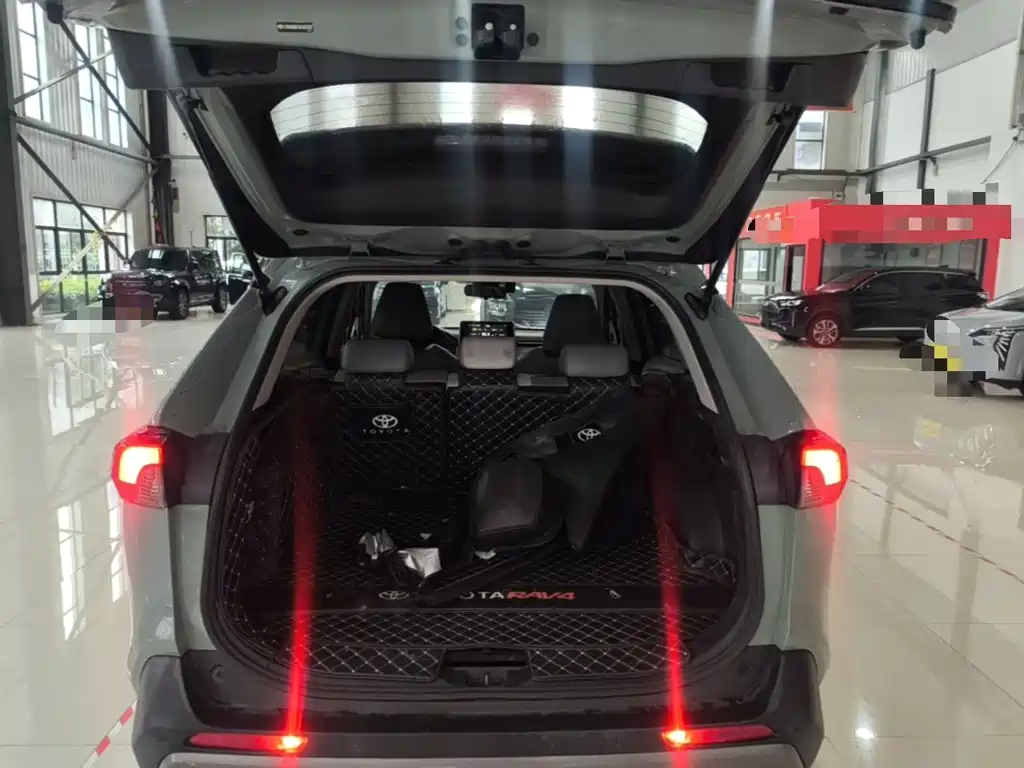 Toyota RAV4 — миниатюра 19