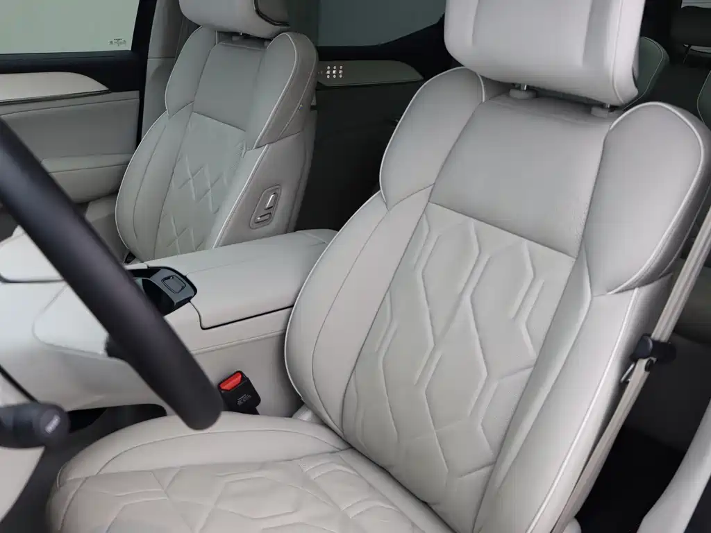 Volvo EM90 — миниатюра 8