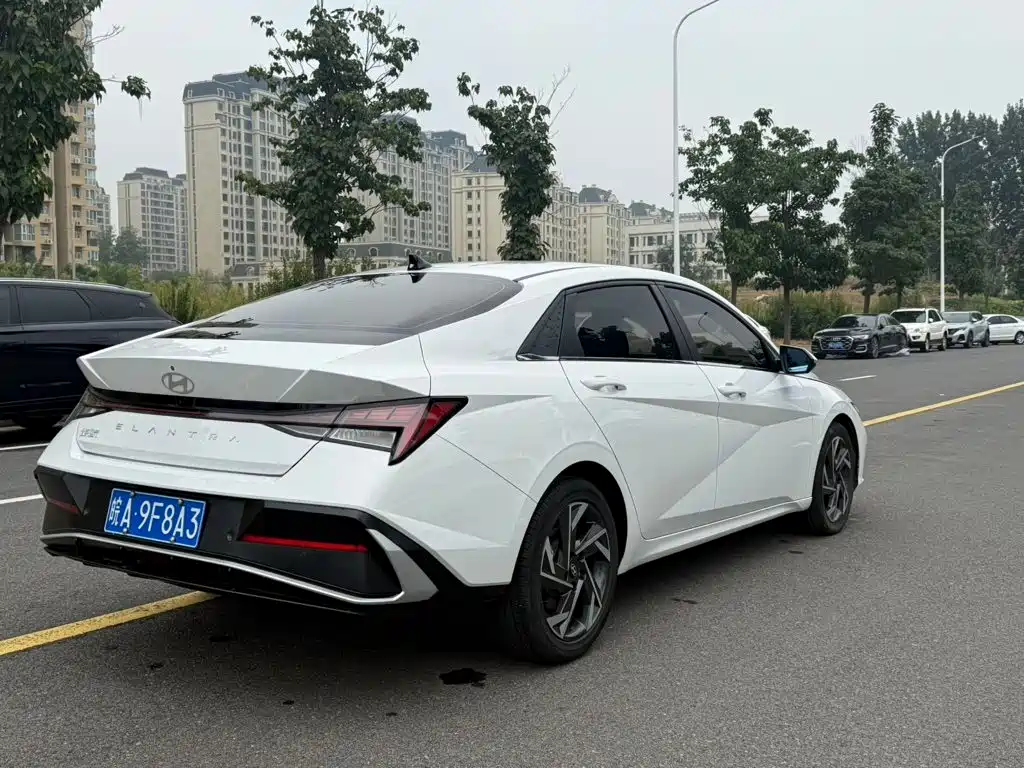 Hyundai Elantra — миниатюра 15