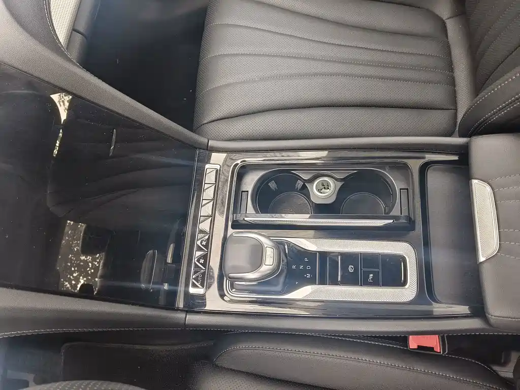 Hongqi Hongqi H5 — миниатюра 5