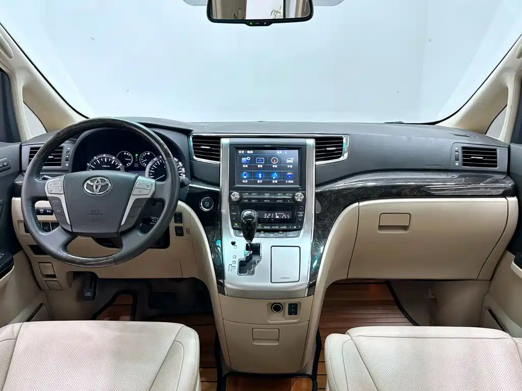 Toyota Alphard — миниатюра 21