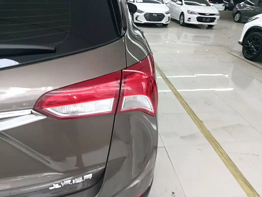 Buick Envision Plus — миниатюра 8
