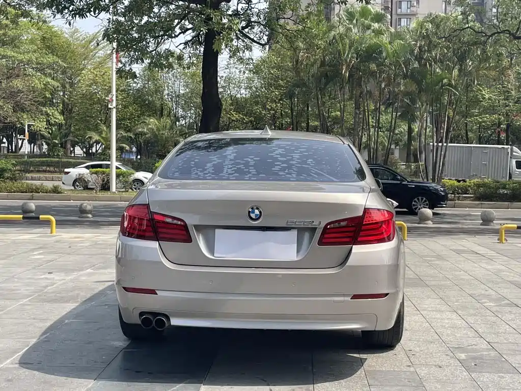 BMW 5 Series — миниатюра 11