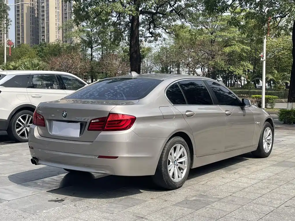 BMW 5 Series — миниатюра 10