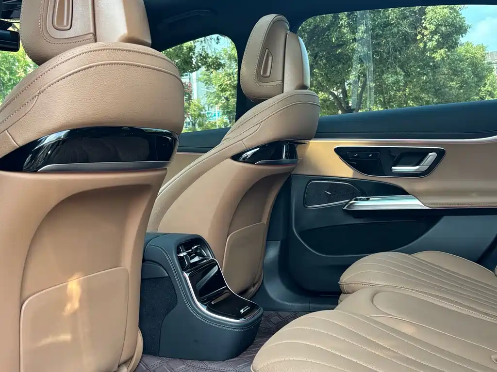 Mercedes-Benz E-Class — миниатюра 9