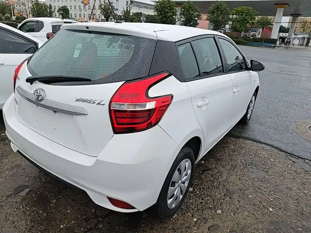 Toyota Yaris L — миниатюра 7