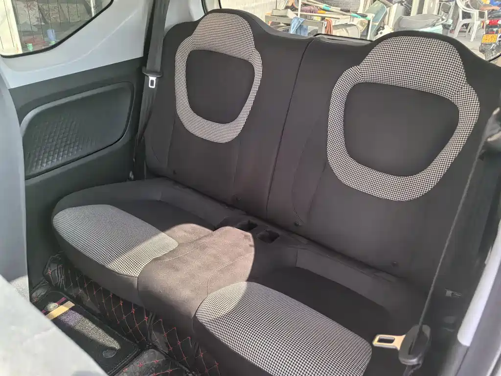 Wuling MINIEV — миниатюра 8