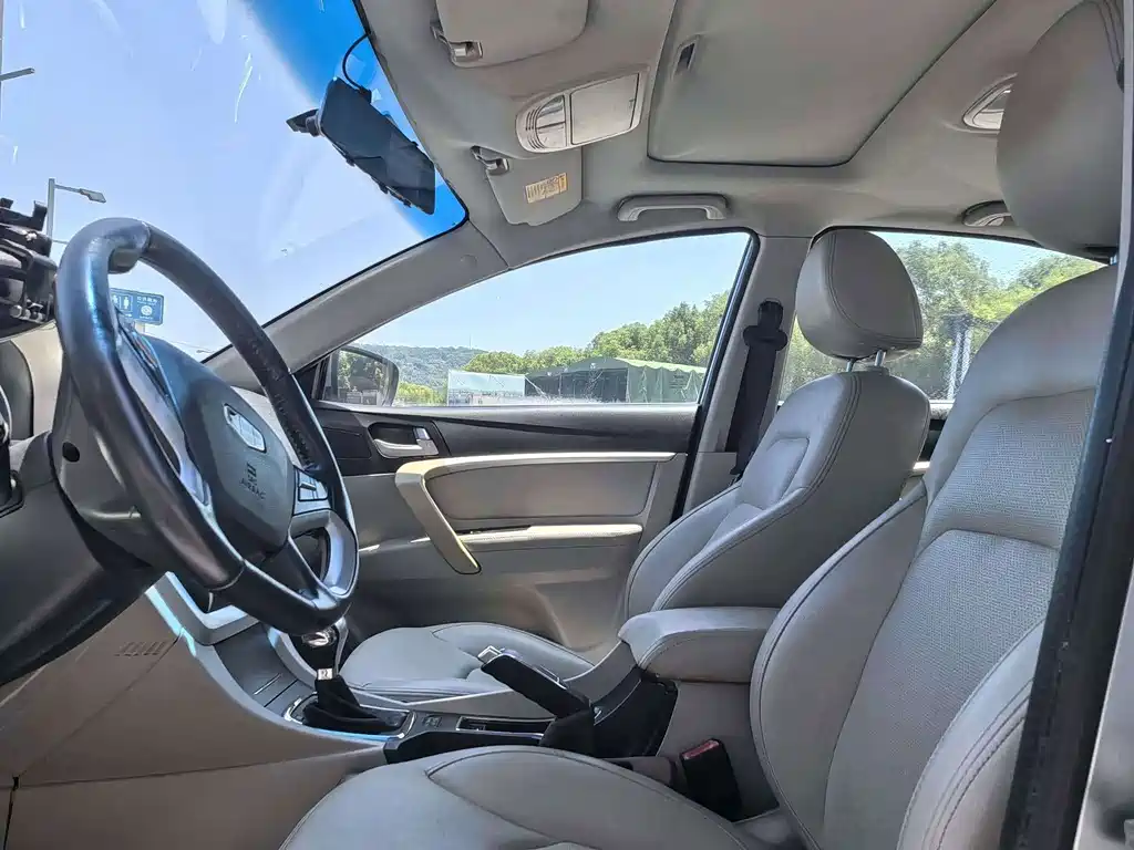 Geely Emgrand — миниатюра 3