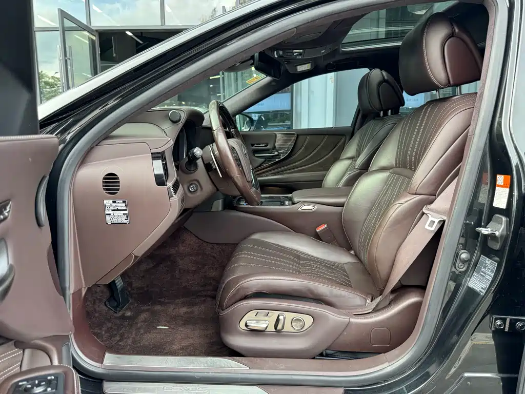 Lexus LS 2020 500h Luxury VI