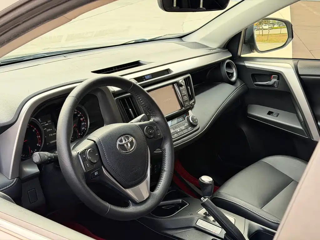 Toyota RAV4 — миниатюра 7