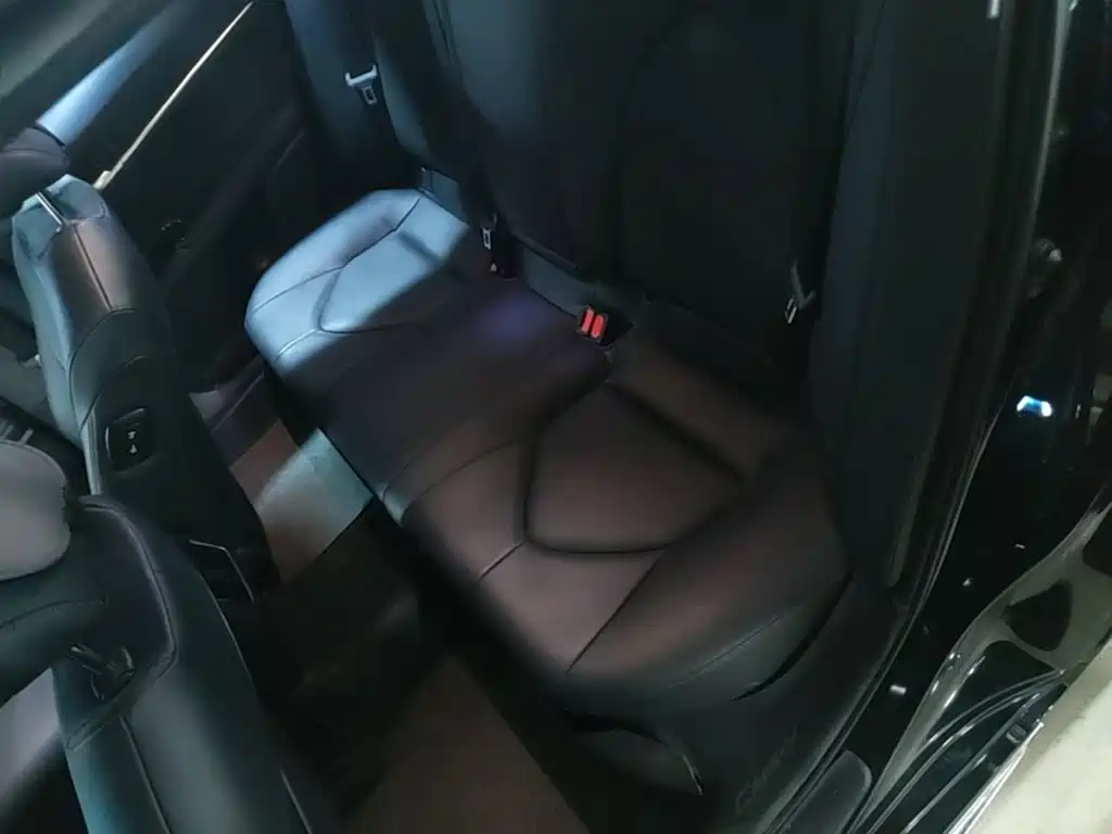 Toyota Camry — миниатюра 19