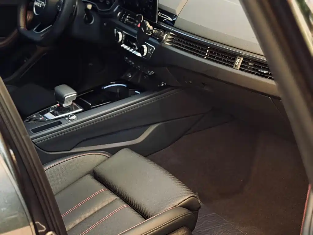 Audi A4L — миниатюра 4