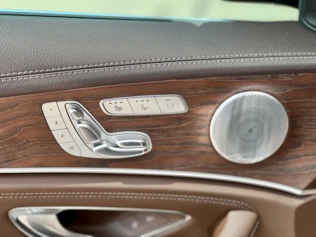 Mercedes-Benz E-Class — миниатюра 12