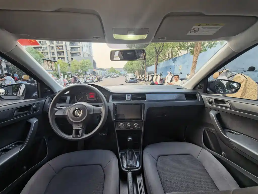 Volkswagen Santana — миниатюра 2