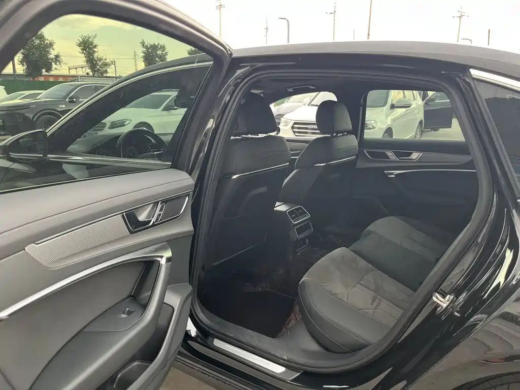 Audi A6L 2023 40 TFSI Luxury
