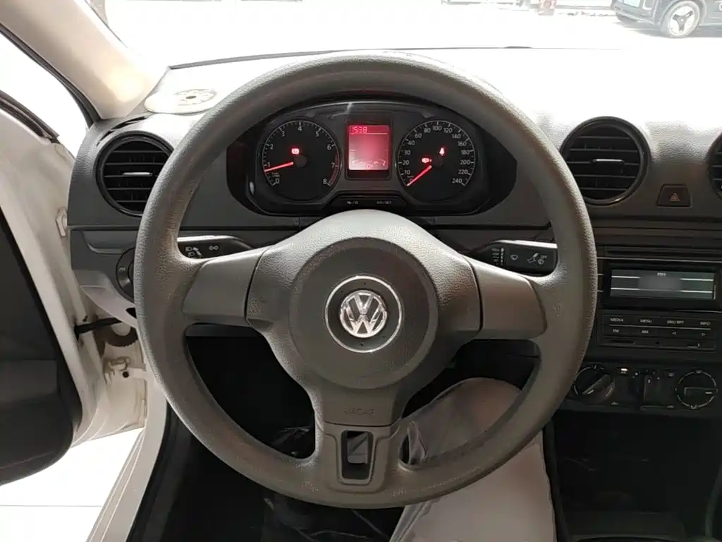Volkswagen Jetta — миниатюра 11