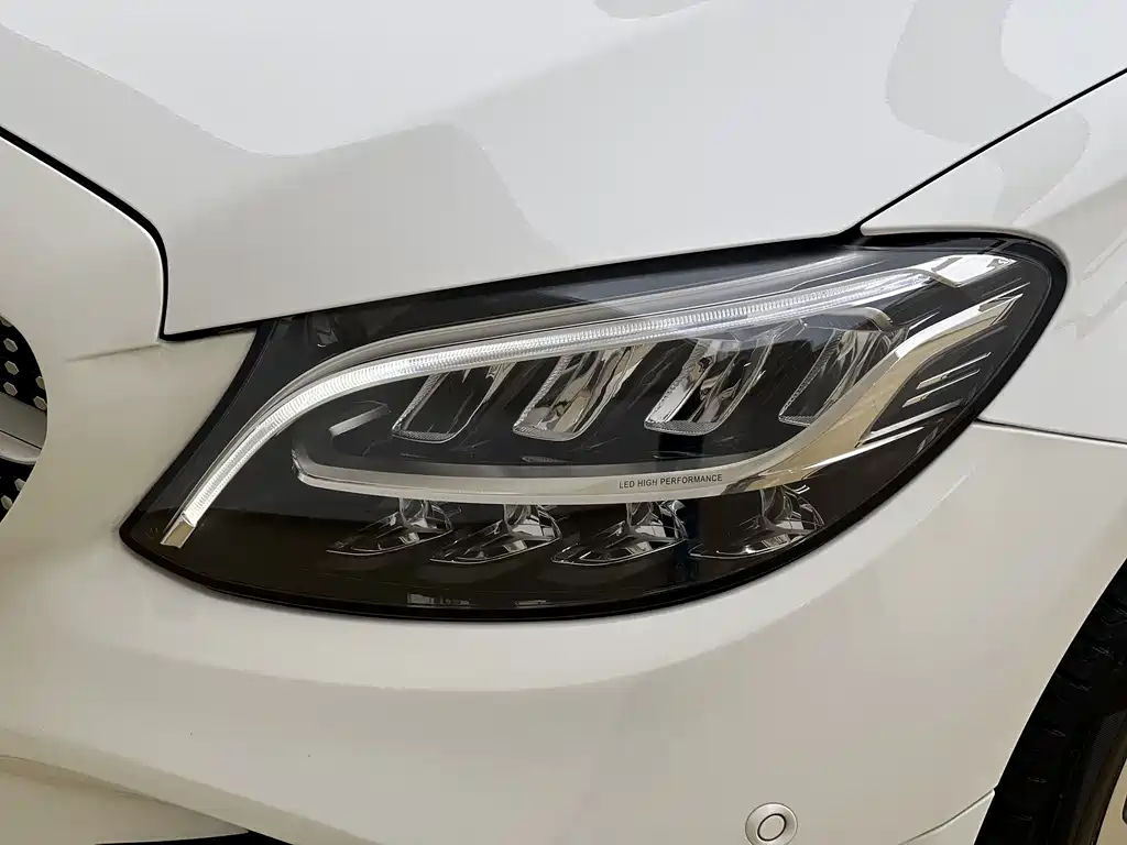 Mercedes-Benz C-Class — миниатюра 4
