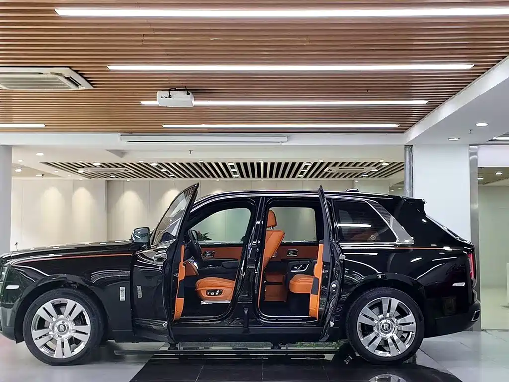 Rolls-Royce Cullinan 2024 мест