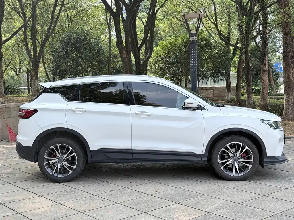 Geely Binyue — миниатюра 17