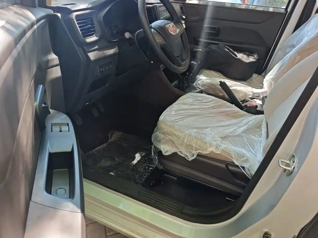 Wuling Hongguang V — миниатюра 12