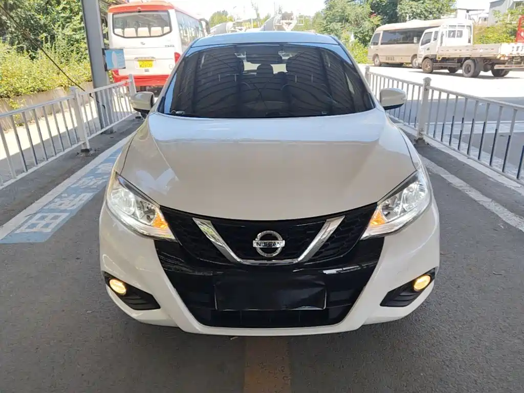 Nissan Tiida — миниатюра 3