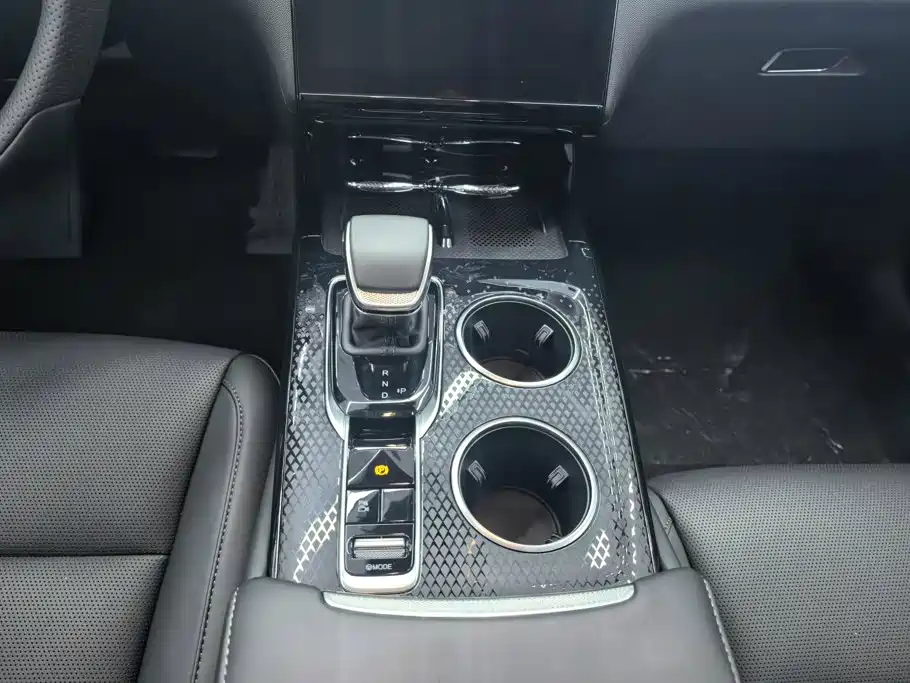 Hongqi Hongqi HS3 PHEV — миниатюра 16